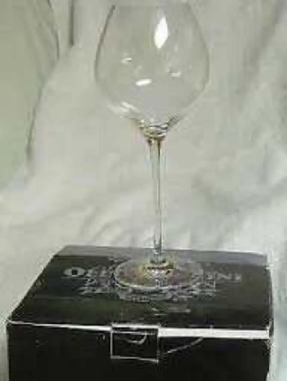 NEW IN BOX OLEG CASSINI FINE CRYSTAL PINOT NOIR 23 OZ GLASSES, SET OF 4